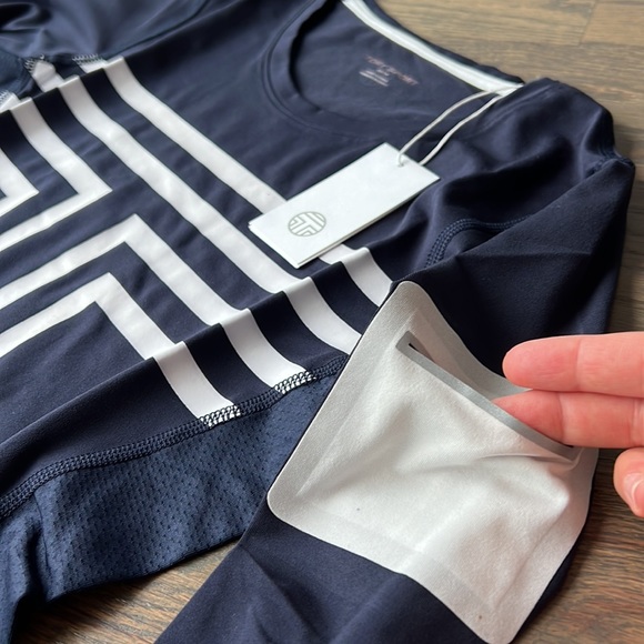 NWT - Tory Sport Performance Graphic Top - Picture 5 of 8